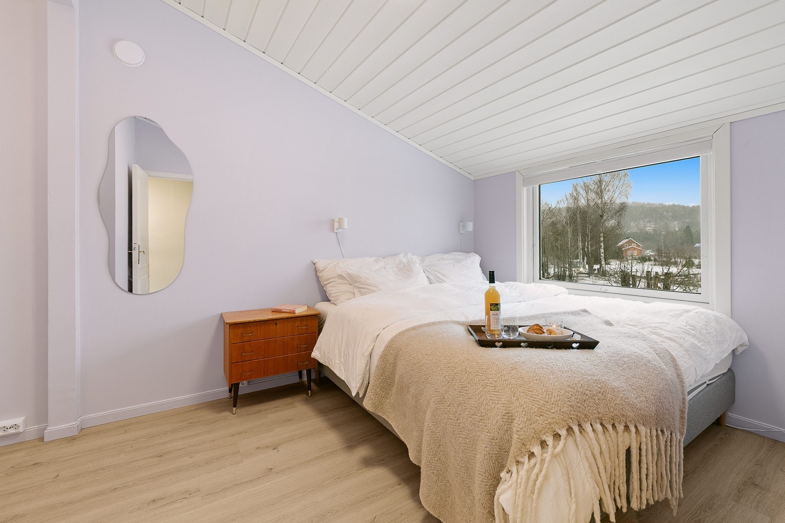 Boligen har tre soverom, alle beliggende i samme etasje som badet. Galleribilde