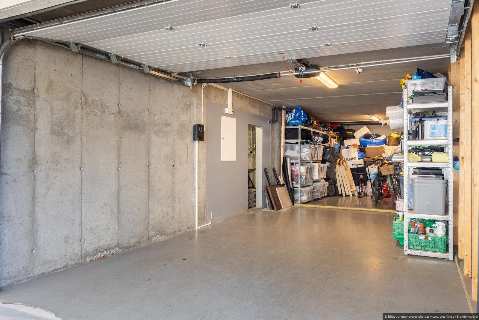 Garasje med plass til 2 biler. Galleribilde