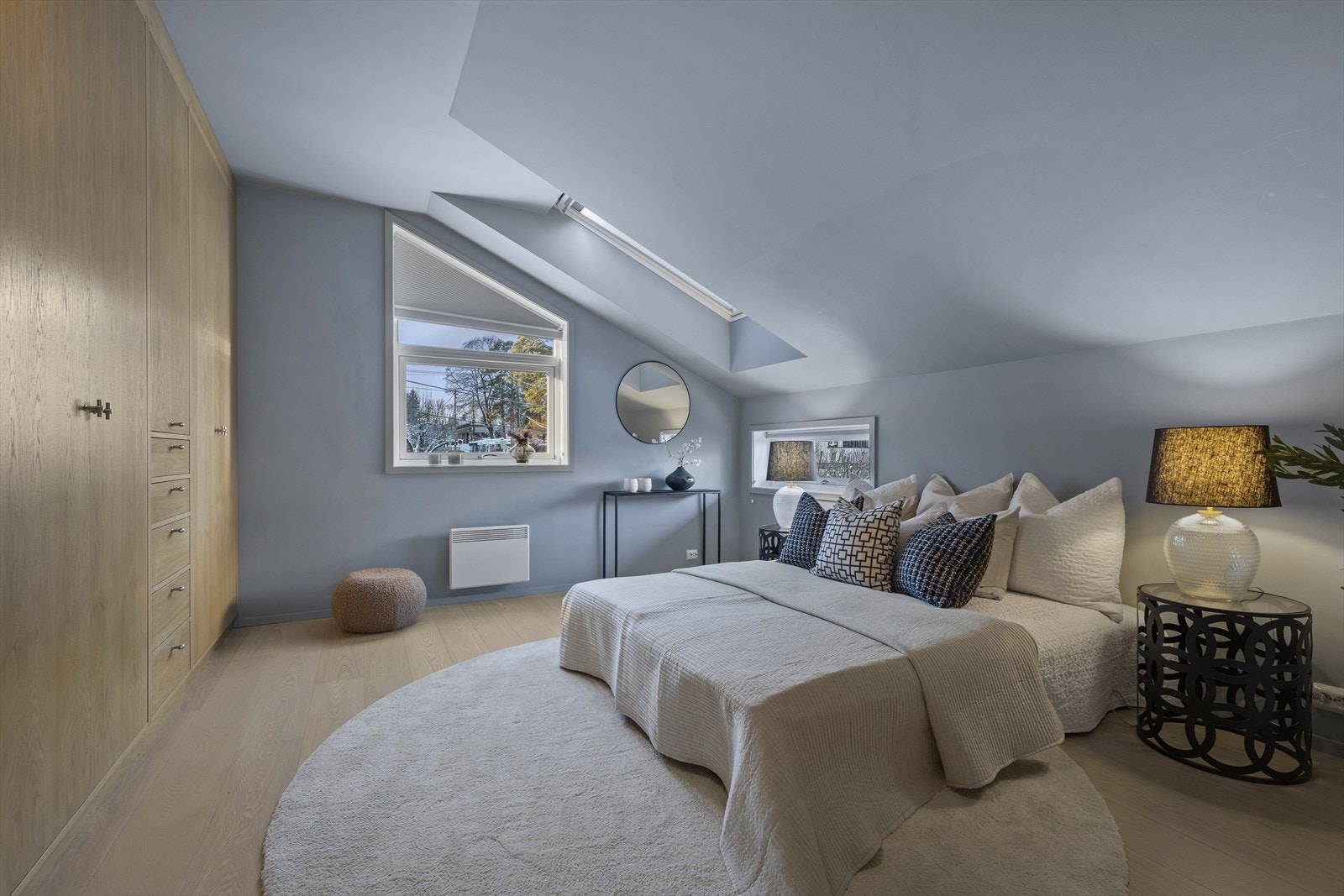 Hovedsoverommet har en god størrelse og har svært godt med garderobeskap. Galleribilde