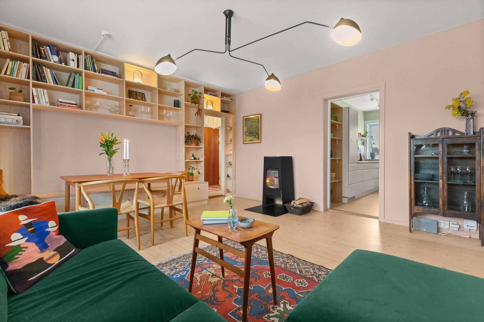 Stuen har gode møbleringsmuligheter. Galleribilde