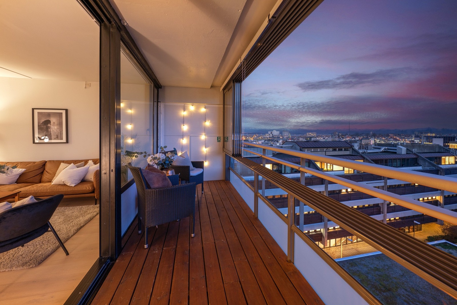 Det er også nydelig utsikt over byen på kveldstid. Galleribilde