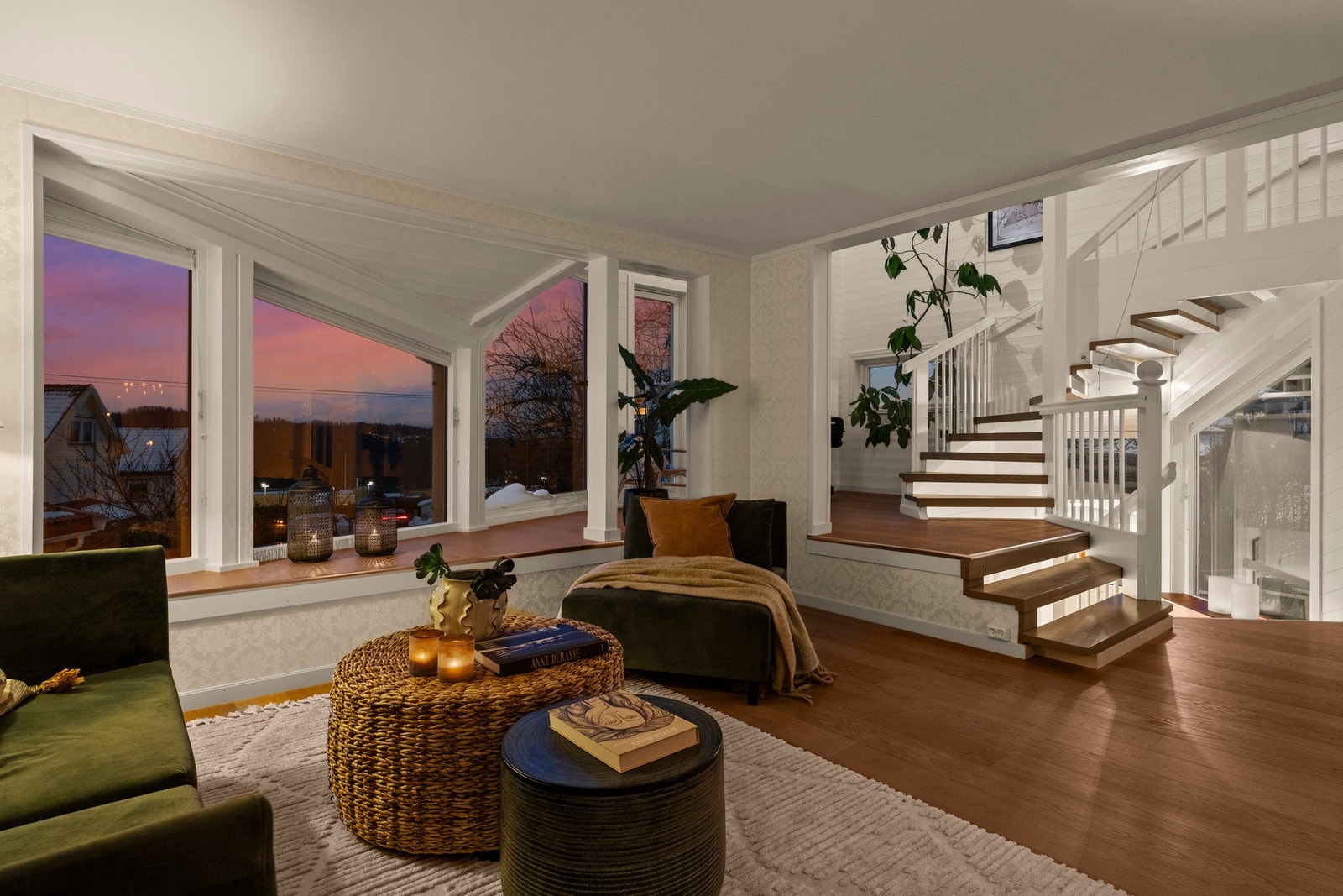 Åpen og sosial løsning som inviterer til hyggelige sammenkomster. Galleribilde