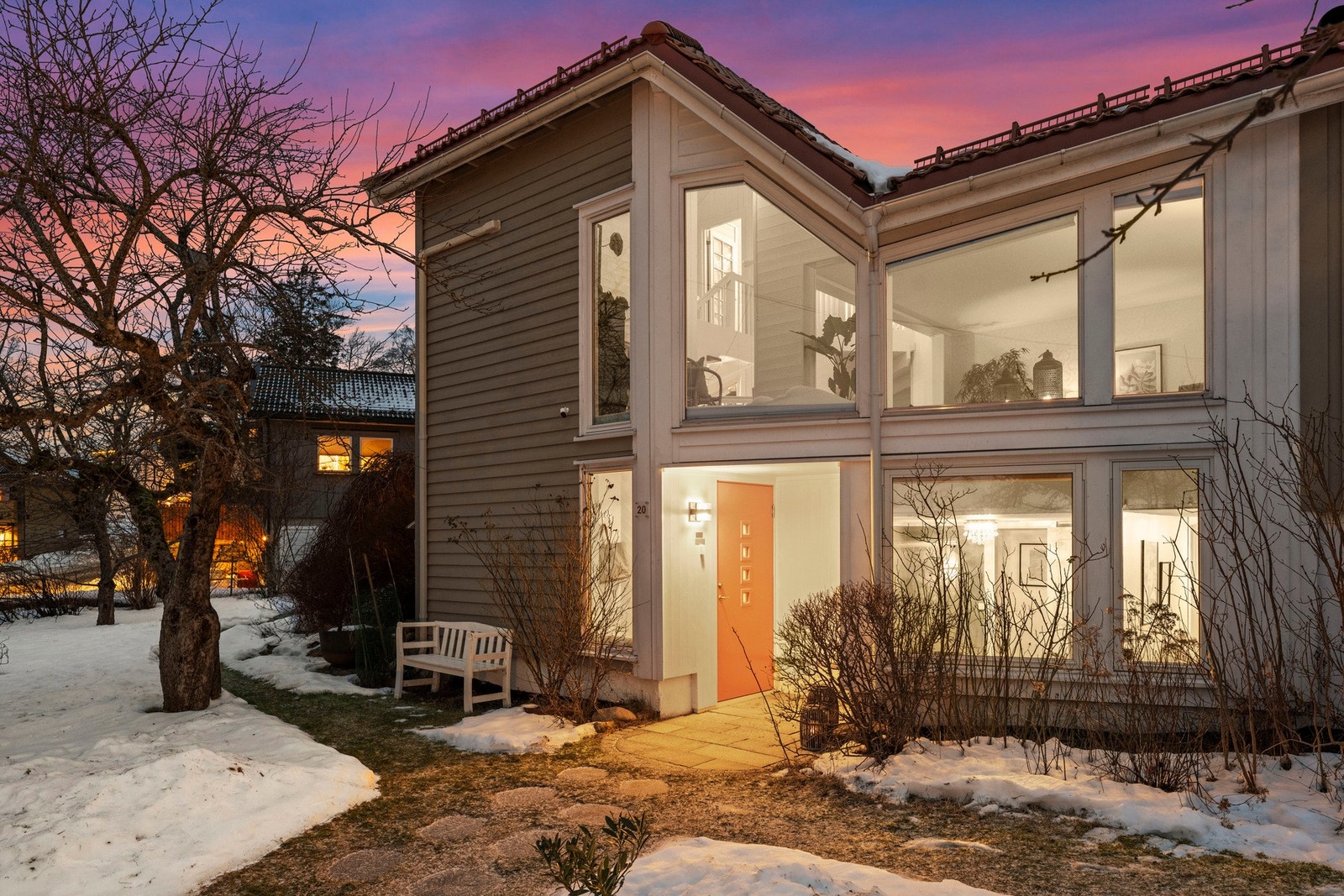 Benjamin Schrøder v/ Privatmegleren ønsker velkommen til Ekeveien 20! Galleribilde