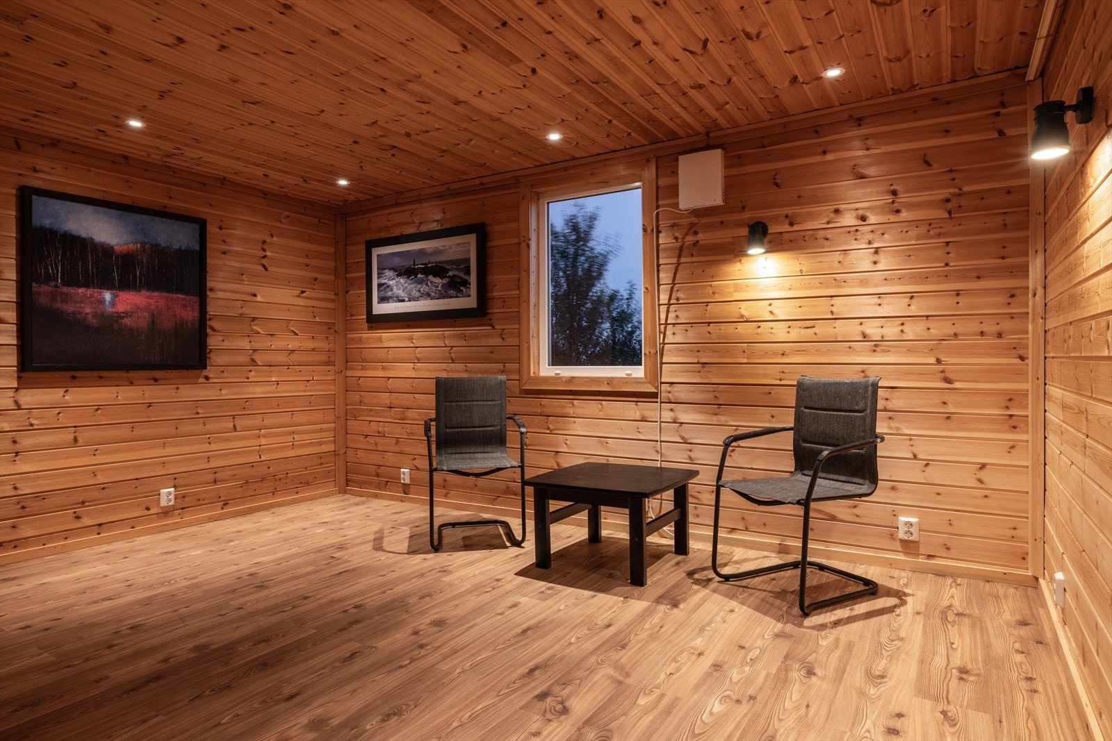 Annekset måler 27kvm og er ideelt som lekestue for de små! Eller kanskje et kontor? Galleribilde