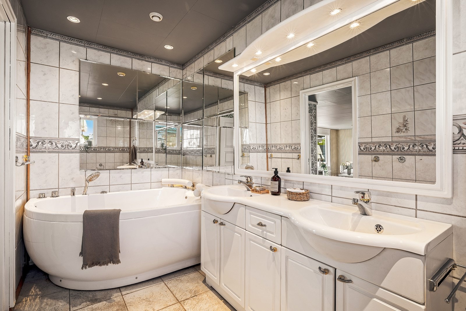 Badet har også boblebadekar! Galleribilde