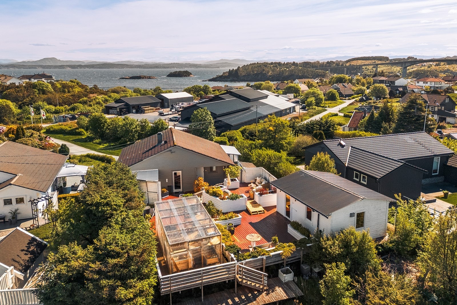 Tomten måler romslige 920kvm og tilbyr rikelig med utnyttingsmuligheter! Galleribilde