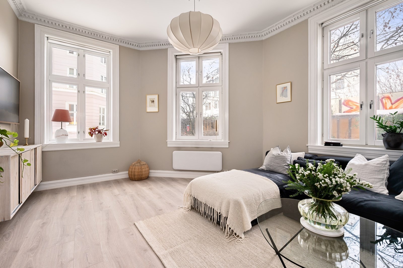 Velkommen til en innbydende og lun 2-roms andelsleilighet i Schweigaards gate 79A! Galleribilde