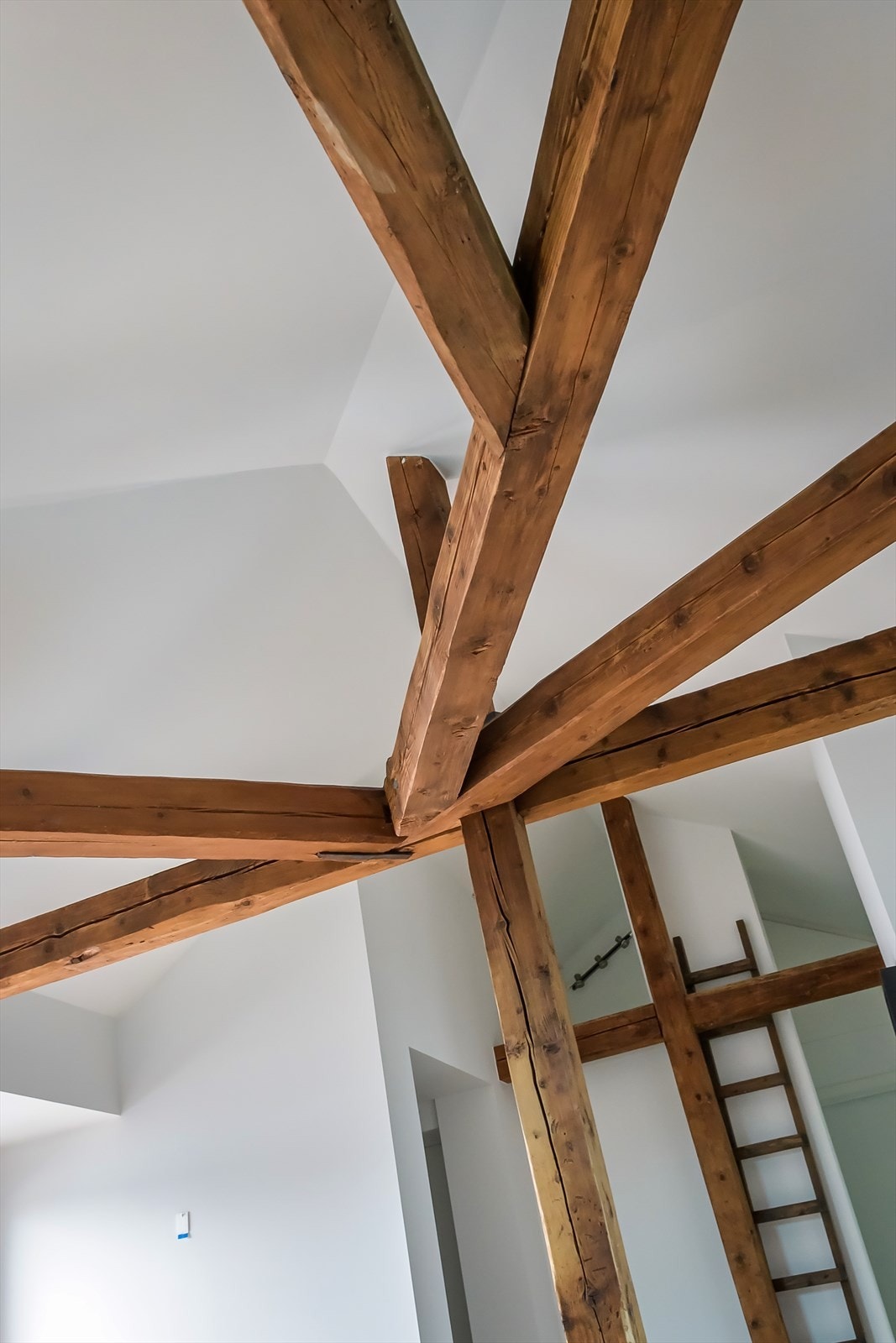 Høyeste romhøyde i stue/kjøkken er 3,50 meter. Galleribilde