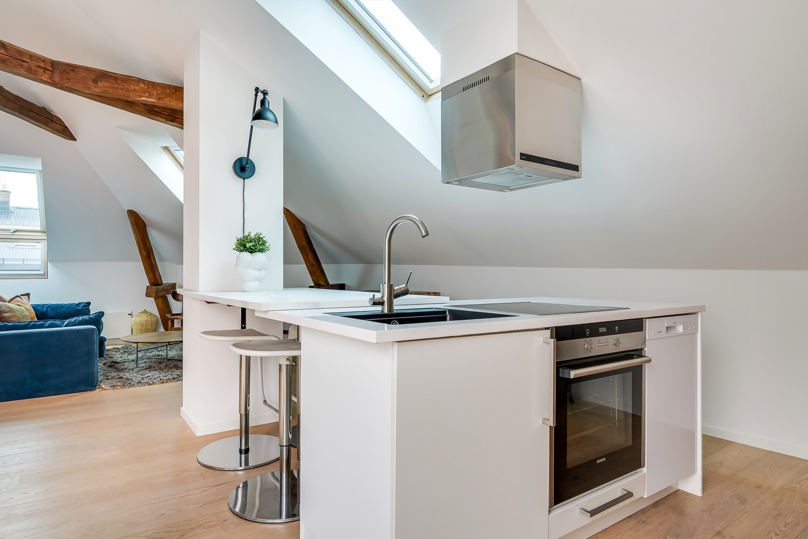 Her kan du underholde gjestene på stuen mens du forbereder middagen. Galleribilde