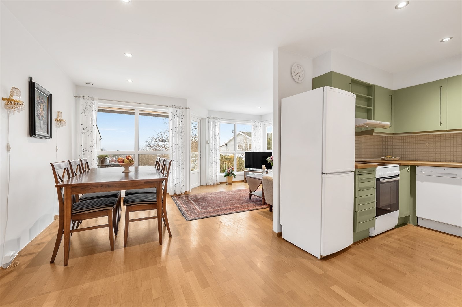 Avdelt med vegg fra stue mot kjøkken Galleribilde