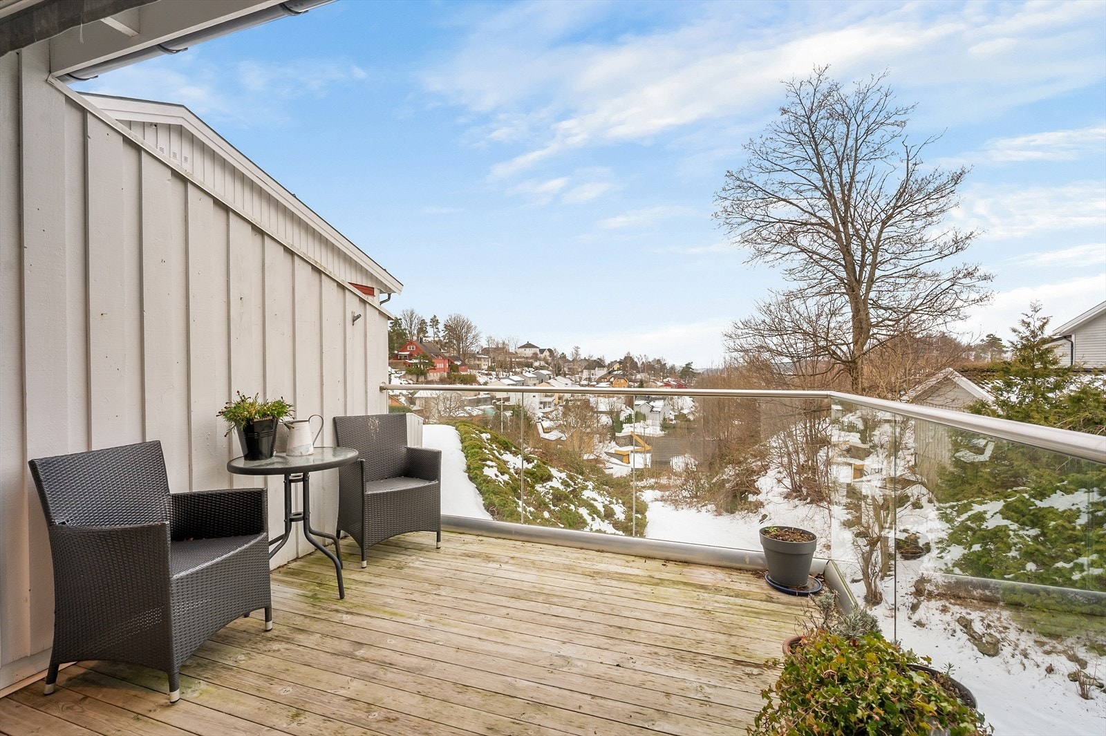 Terrasse med gode solforhold, usjenert beliggenhet og flott utsikt Galleribilde