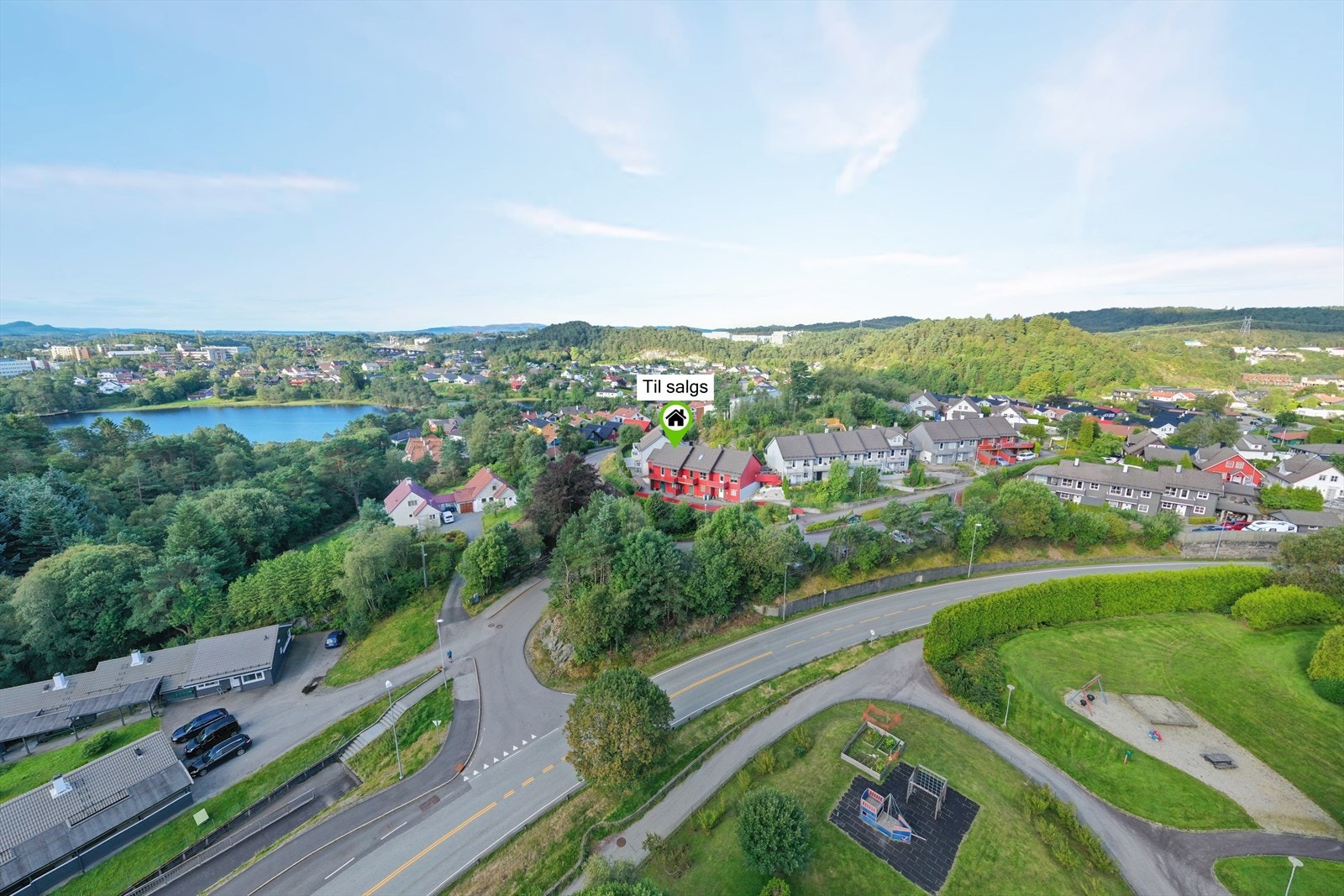 Beliggenheten er ideell for barnefamilier, med Aurdalslia skole og barnehage i kort gangavstand. Galleribilde