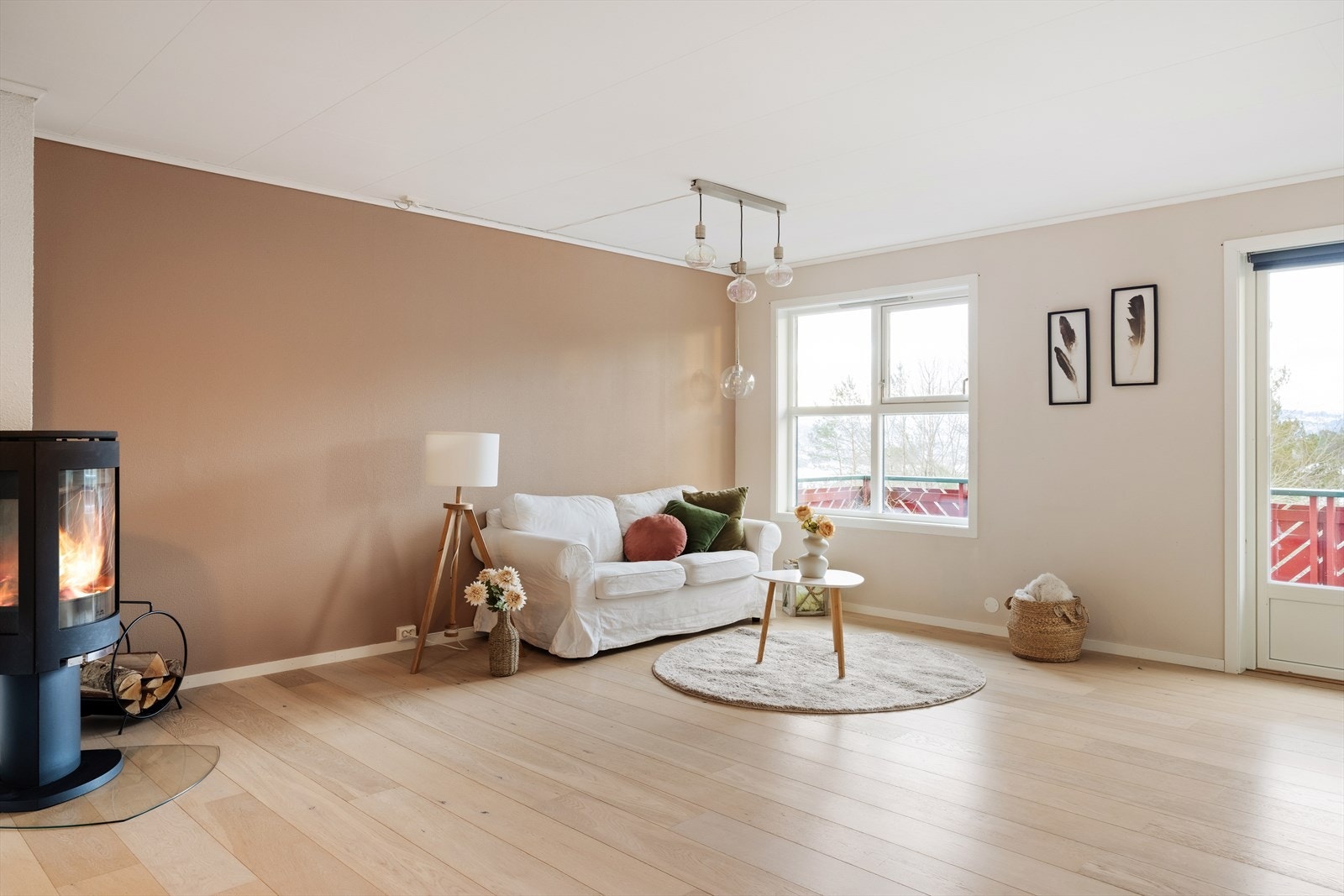 En moderne vedovn gir både effektiv varme og en hyggelig atmosfære. Galleribilde