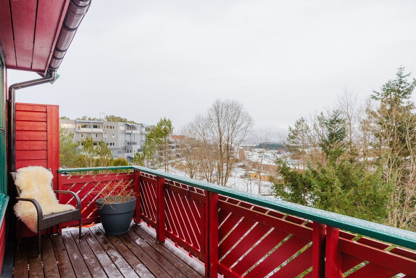 Her er det plass til en sittegruppe hvor man kan nyte utsikten. Galleribilde