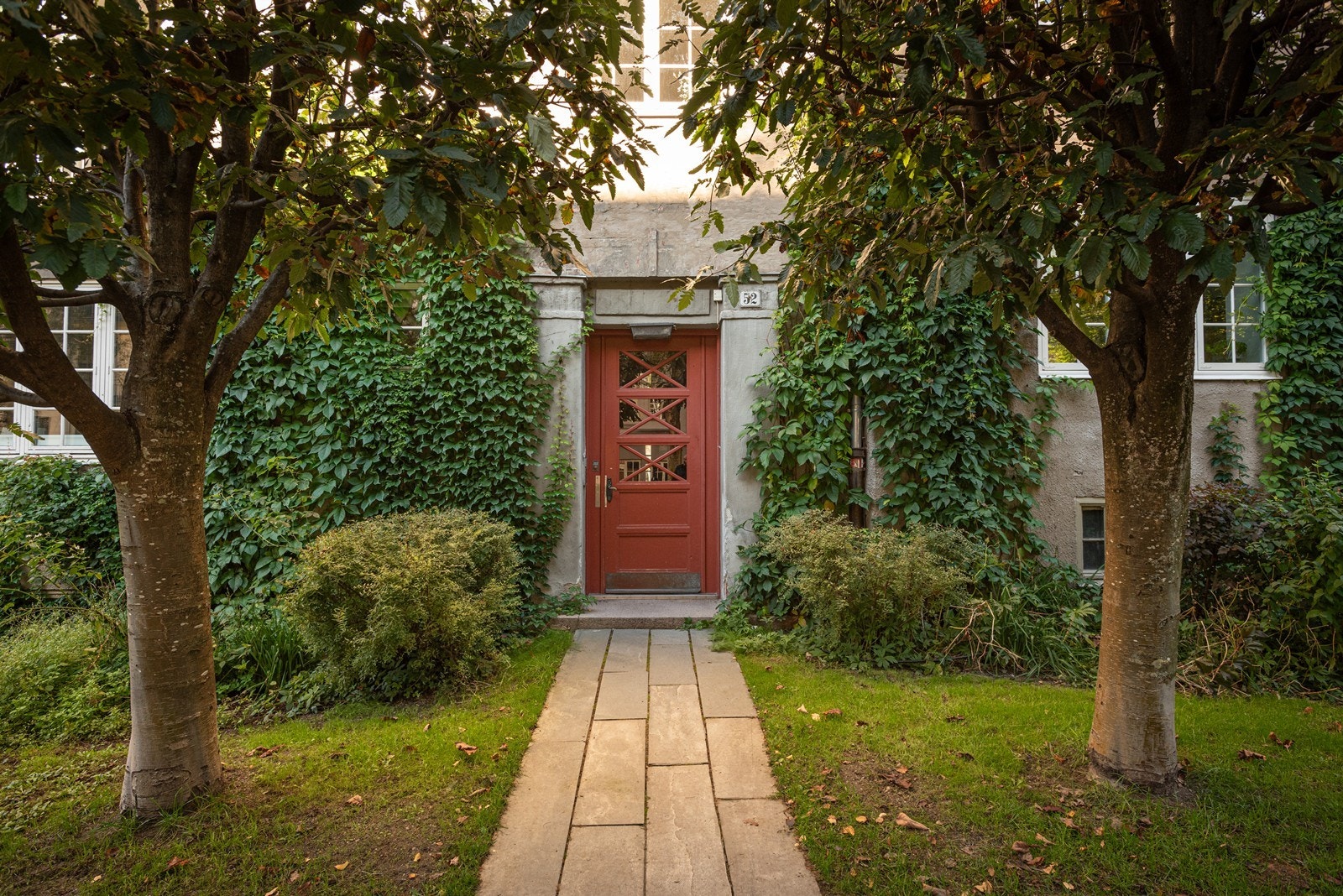 Gaten preges av flotte forhager og koselige inngangspartier Galleribilde