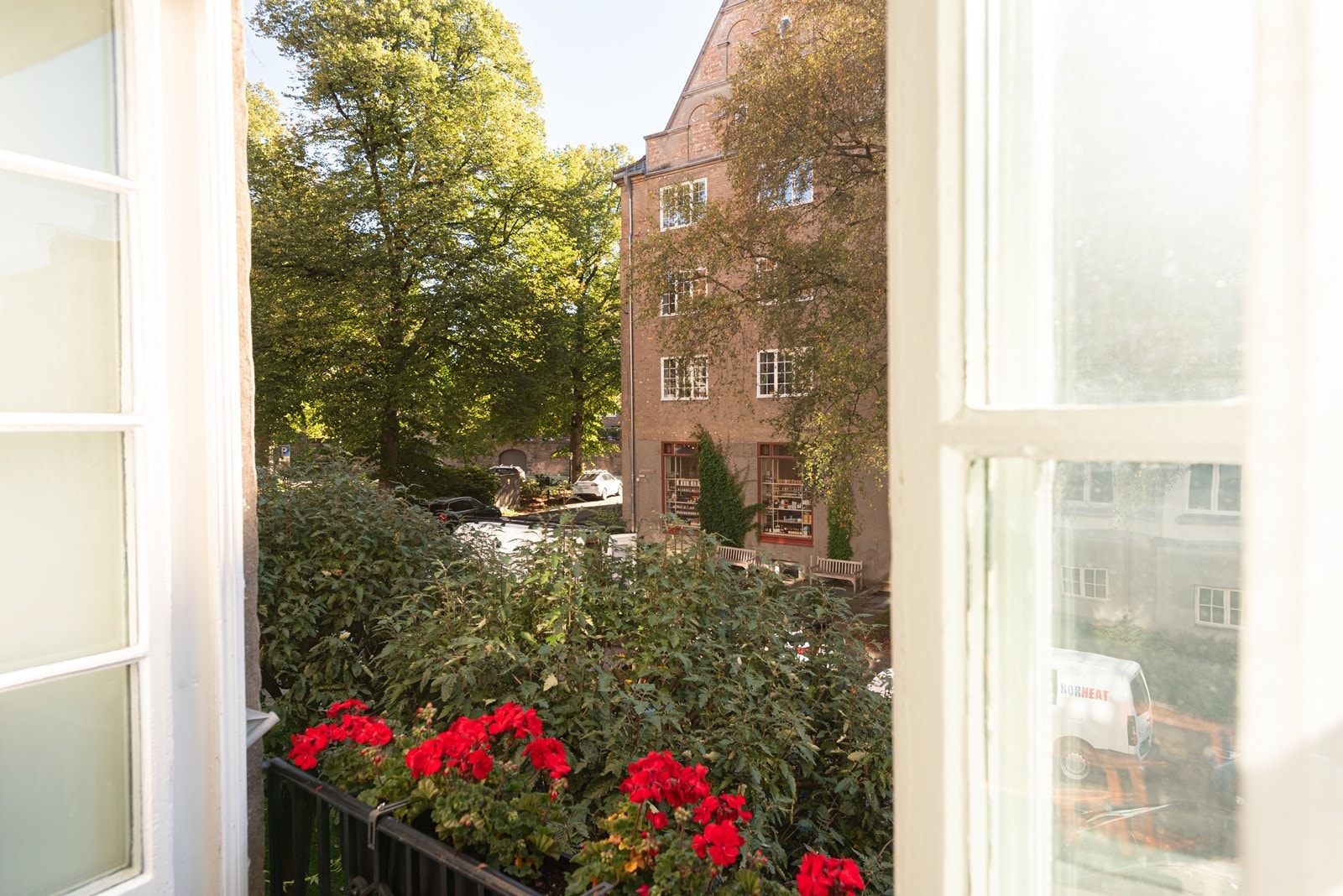 Idyllisk beliggenhet vis-a-vis Lille Jacob Park Galleribilde