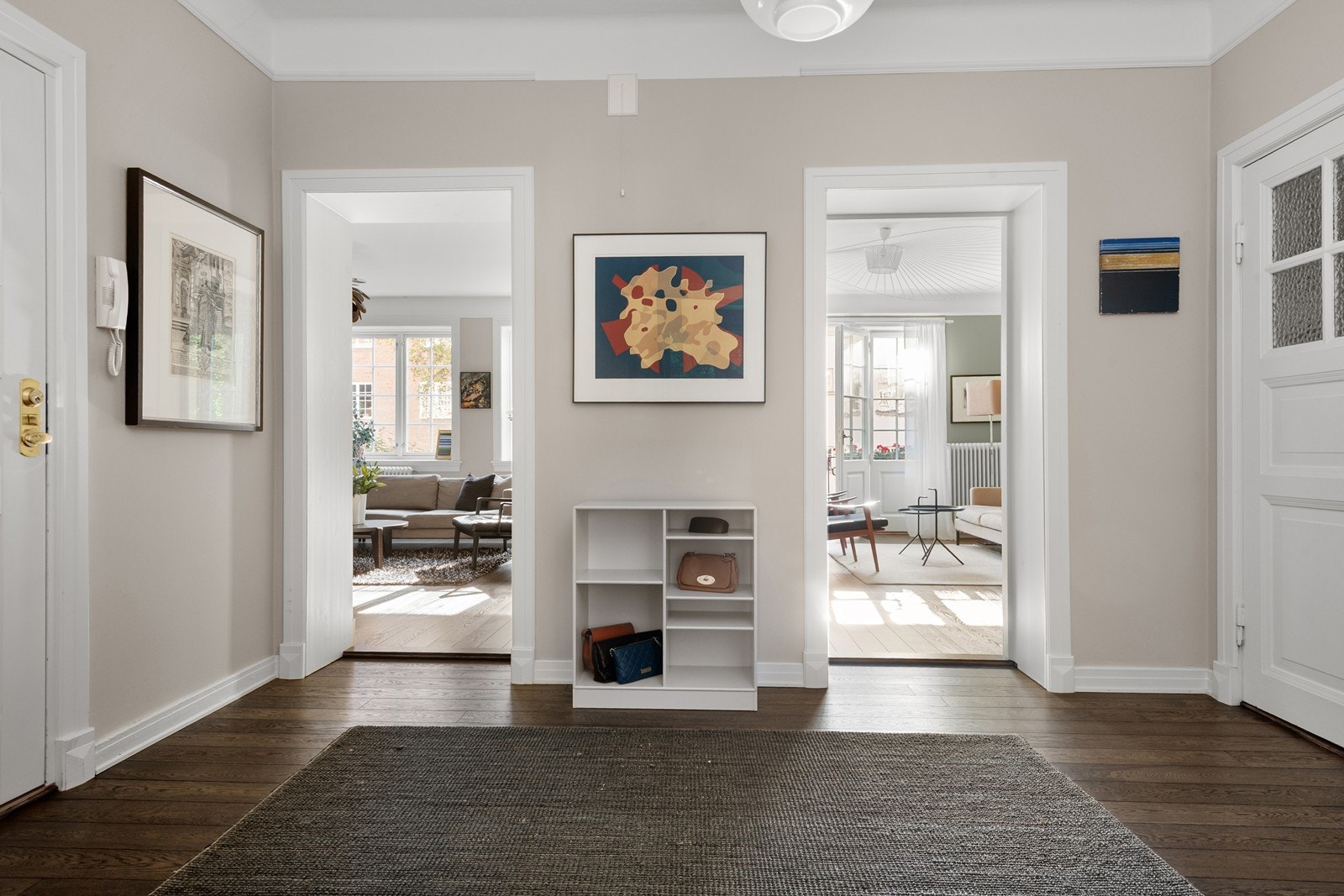 Gjennomgående lys og meget trivelig selveier med store rom og fin takhøyde Galleribilde