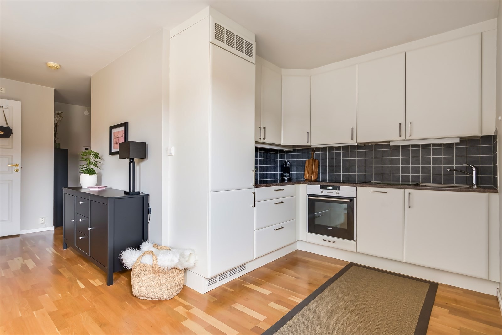 Kjøkken fra Huseby fra 2014 - Oppgradert med ny villavent kjøkkenvifte i 2024 Galleribilde