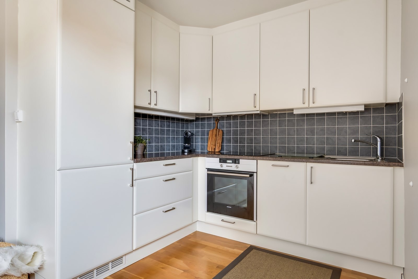 Godt med skap og benkeplass - Integrerte hvitevarer Galleribilde