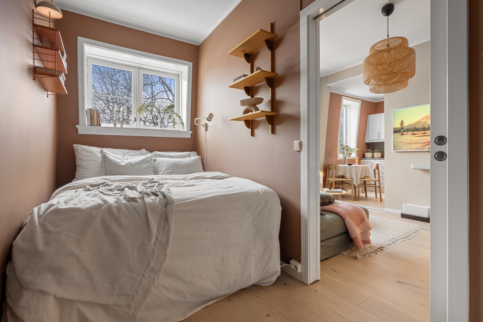 Soverommet er av en fin størrelse, med plass til dobbeltseng samt garderobeløsning. Galleribilde