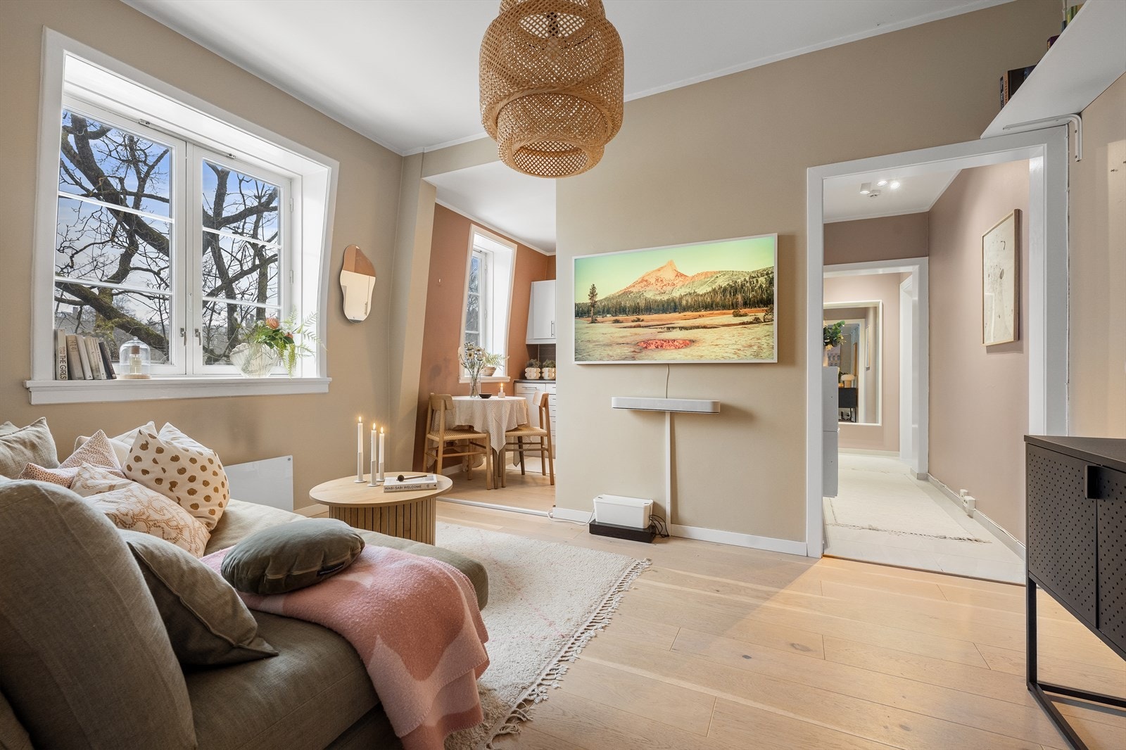 Velkommen til Uelands gate 65C! En lys og lekker toppleilighet i populære River'n midt på Sagene. Galleribilde