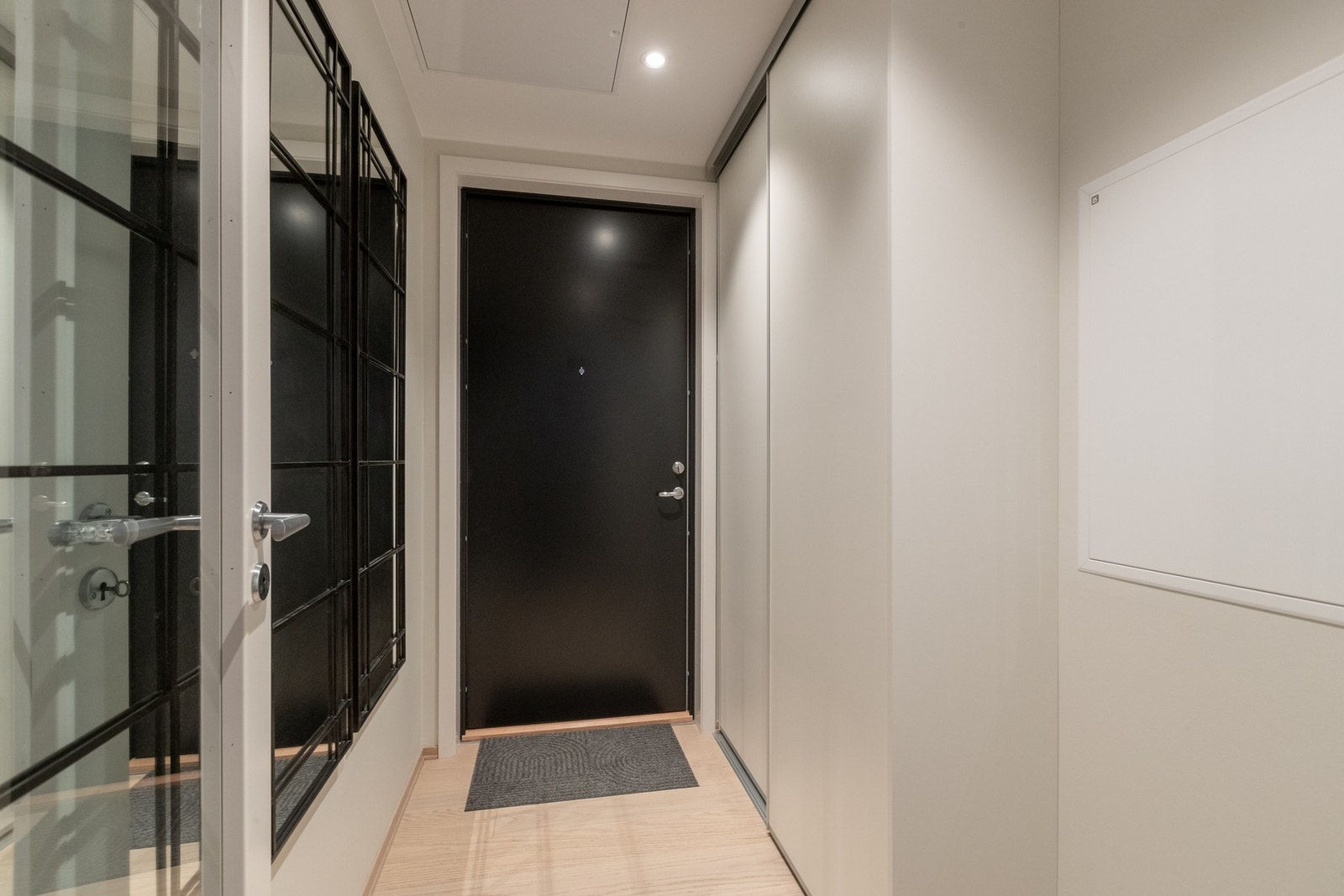 Romslig entré Galleribilde