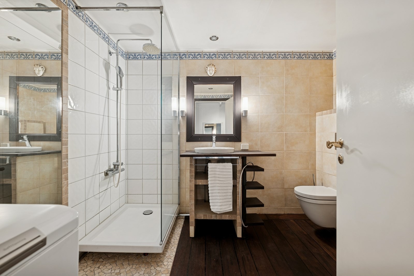 Opplegg til vaskemaskin på badet Galleribilde