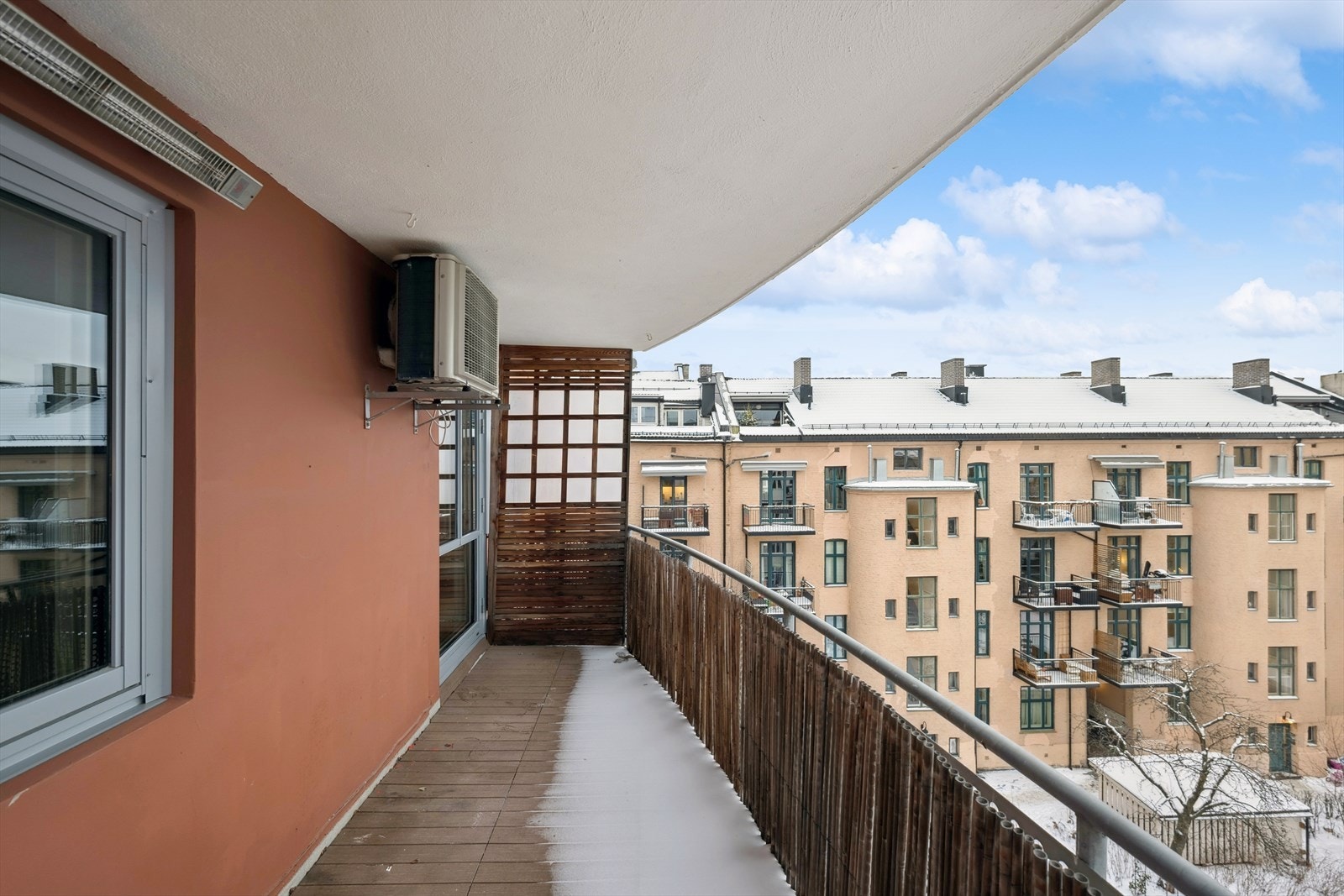 Fra stuen har du tilgang til en sydøstvendt balkong på 9 m2 Galleribilde