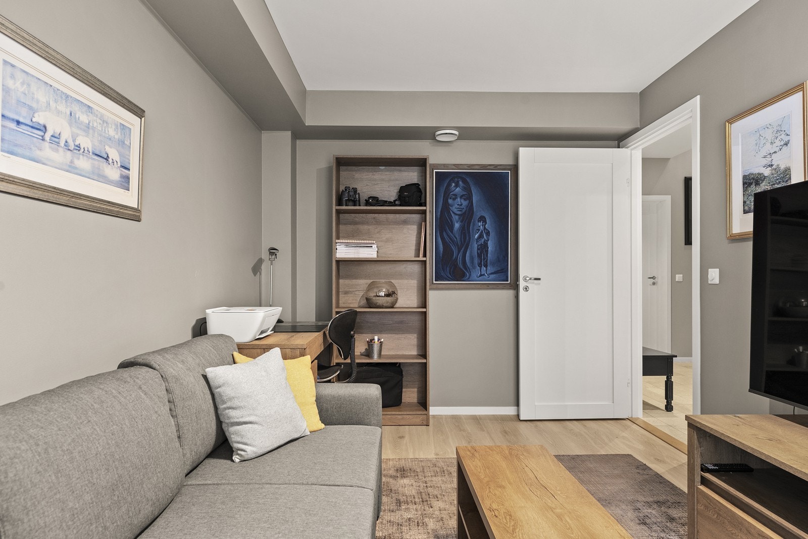 Soverom 1 i 1. etasje som også kan benyttes som tv-stue Galleribilde