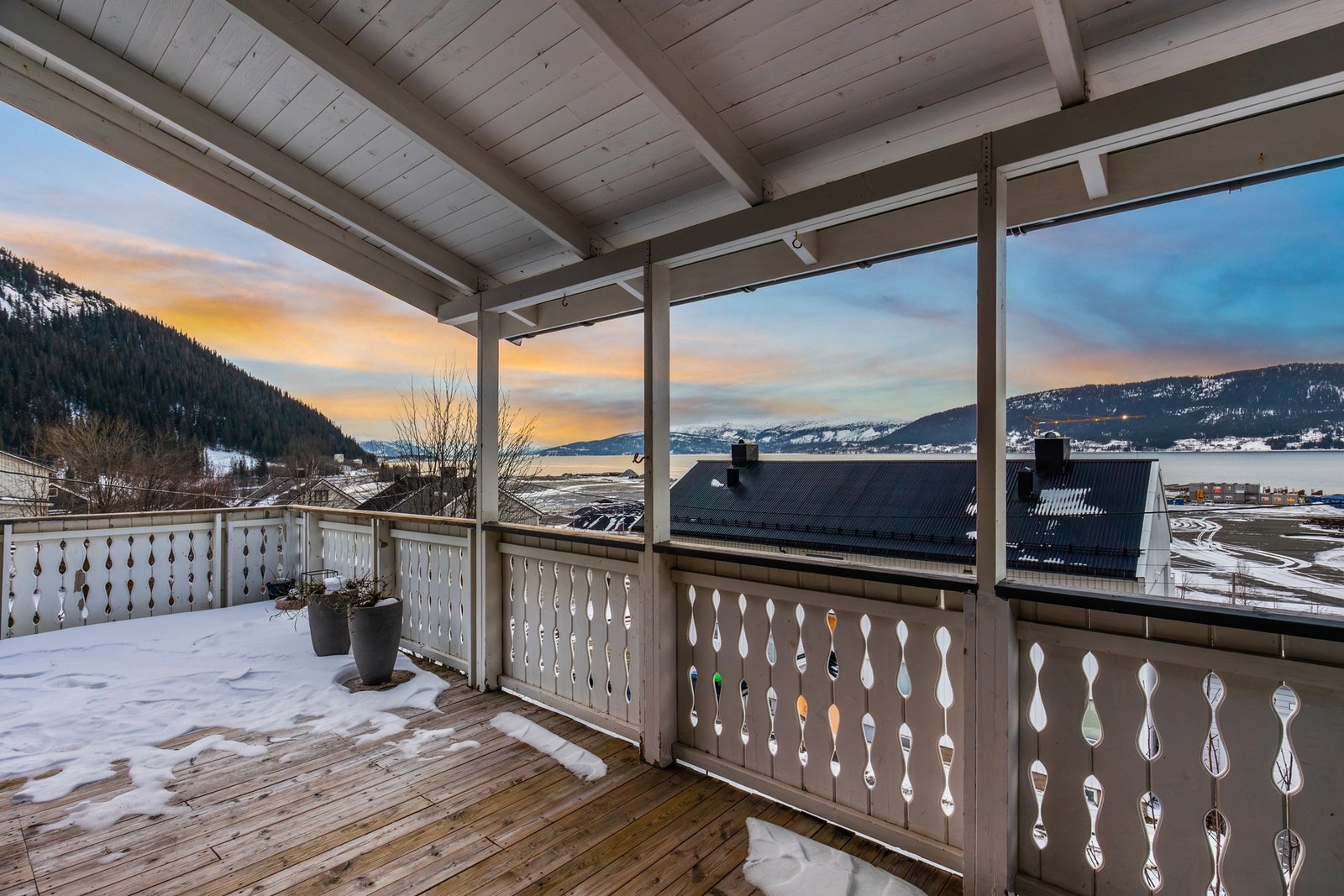 Romslig terrasse på ca. 19 m2 Galleribilde