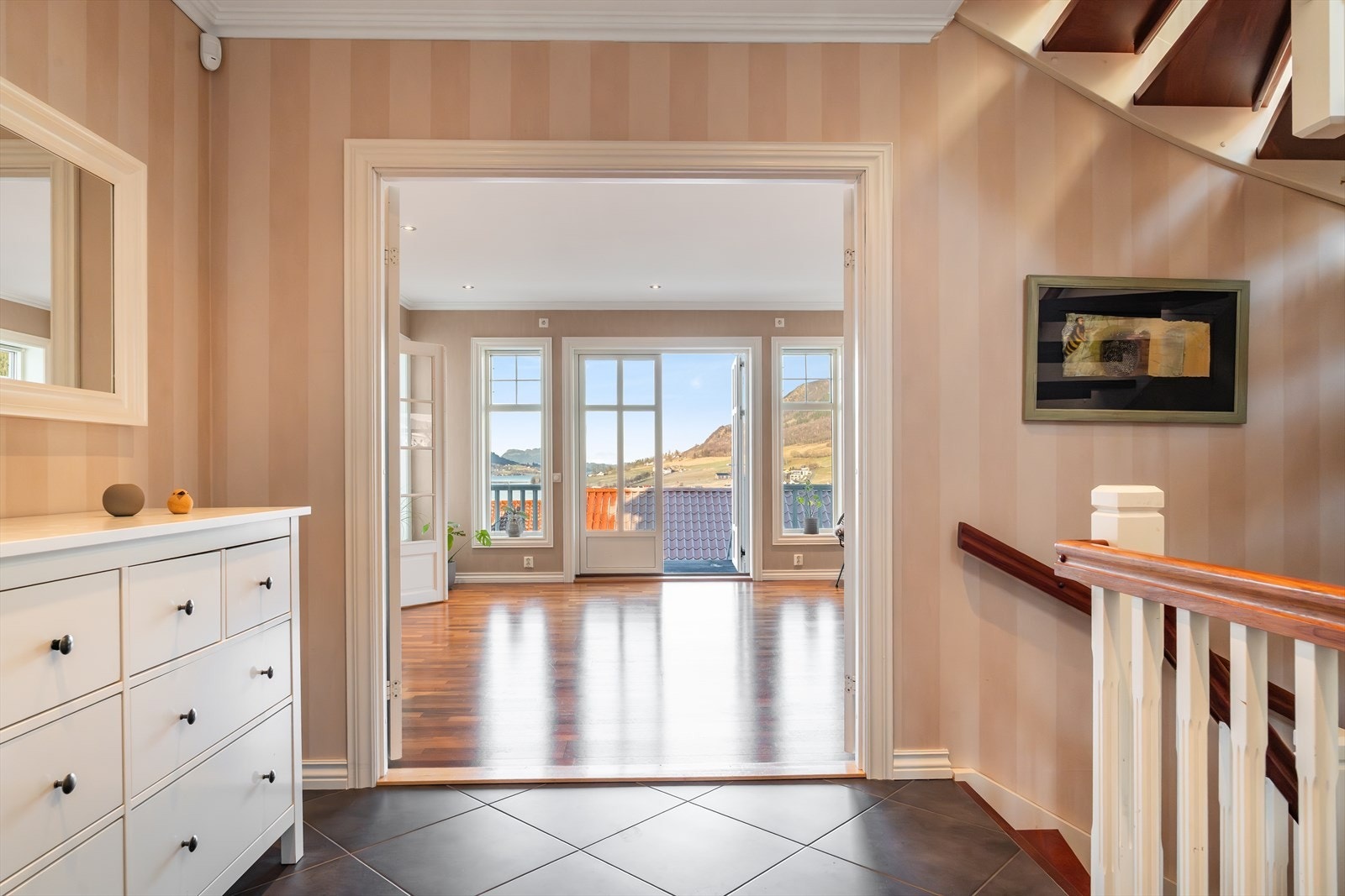 Entré / Gang - 1. etasje Galleribilde