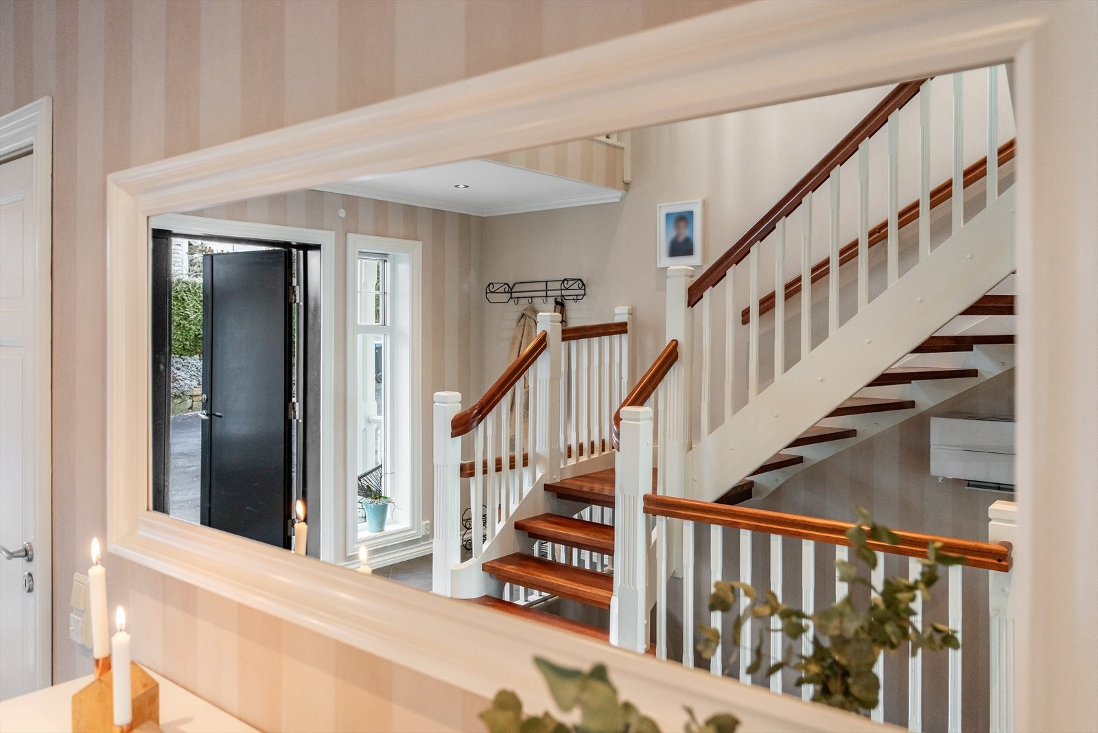 Entré / Gang - 1. etasje Galleribilde