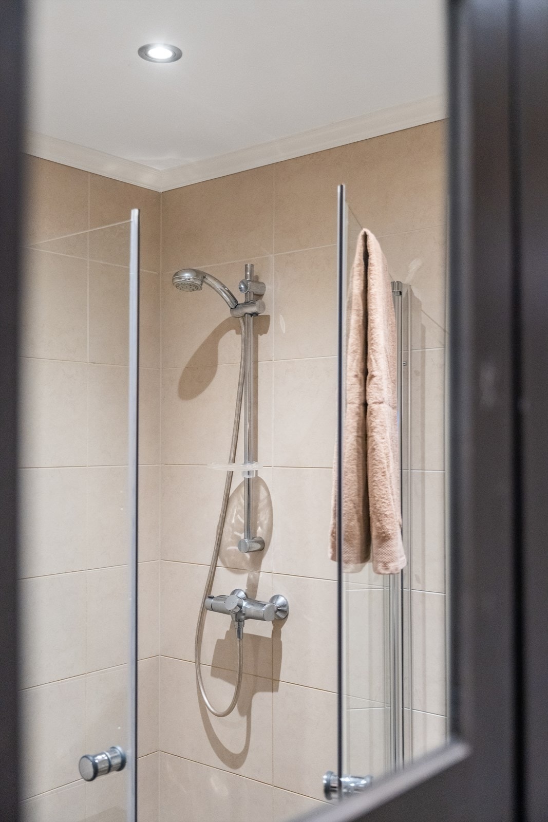 Bad - Kjeller Galleribilde