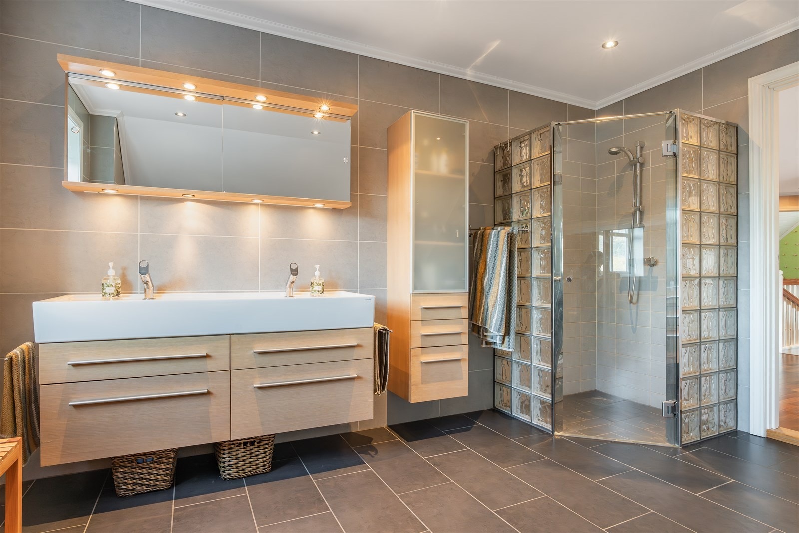 Bad - 2. etasje Galleribilde