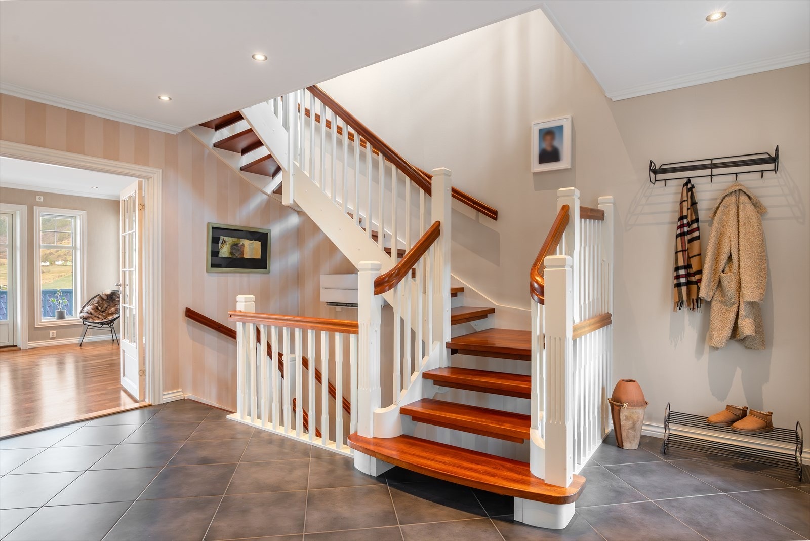 Entré / Gang - 1. etasje Galleribilde