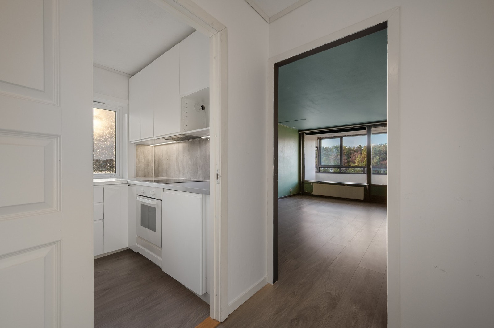 - Kjøkkenet måler 7,7 kvm - Galleribilde