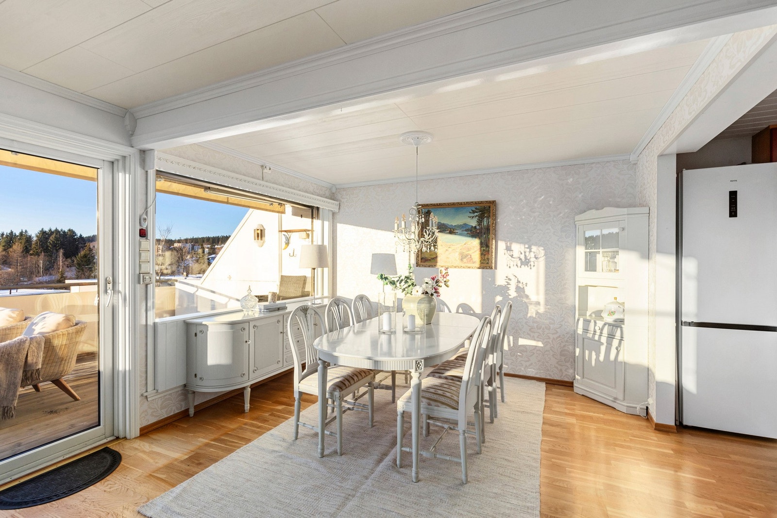 Her får du gode rom med rikelig med plass, samt store vindusoverlfater som sikrer godt med lysinnslipp. Galleribilde