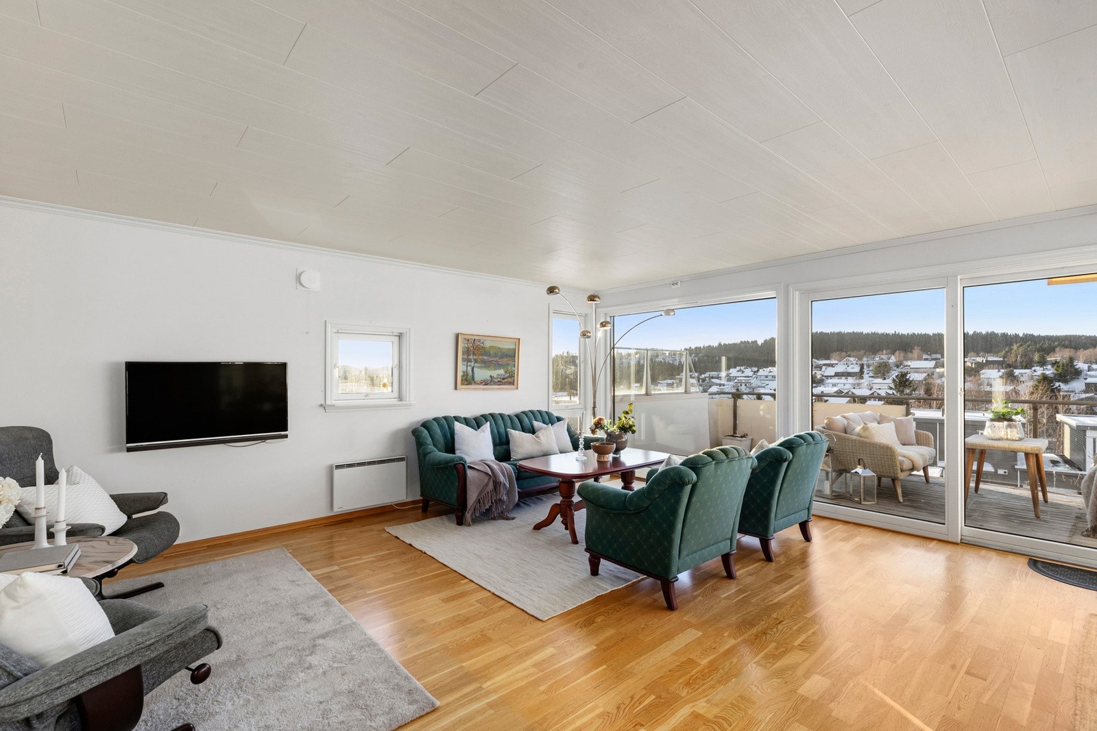 Fra stuen får du direkte utgang til leilighetens takterrasse. Galleribilde