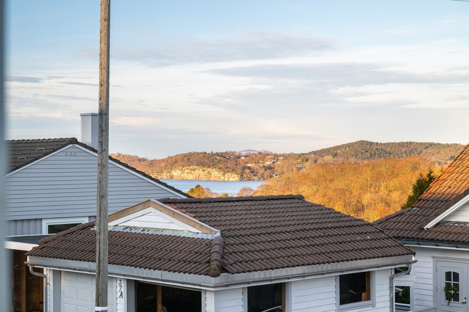 Utsikten fra kjøkkenvinduet. Galleribilde
