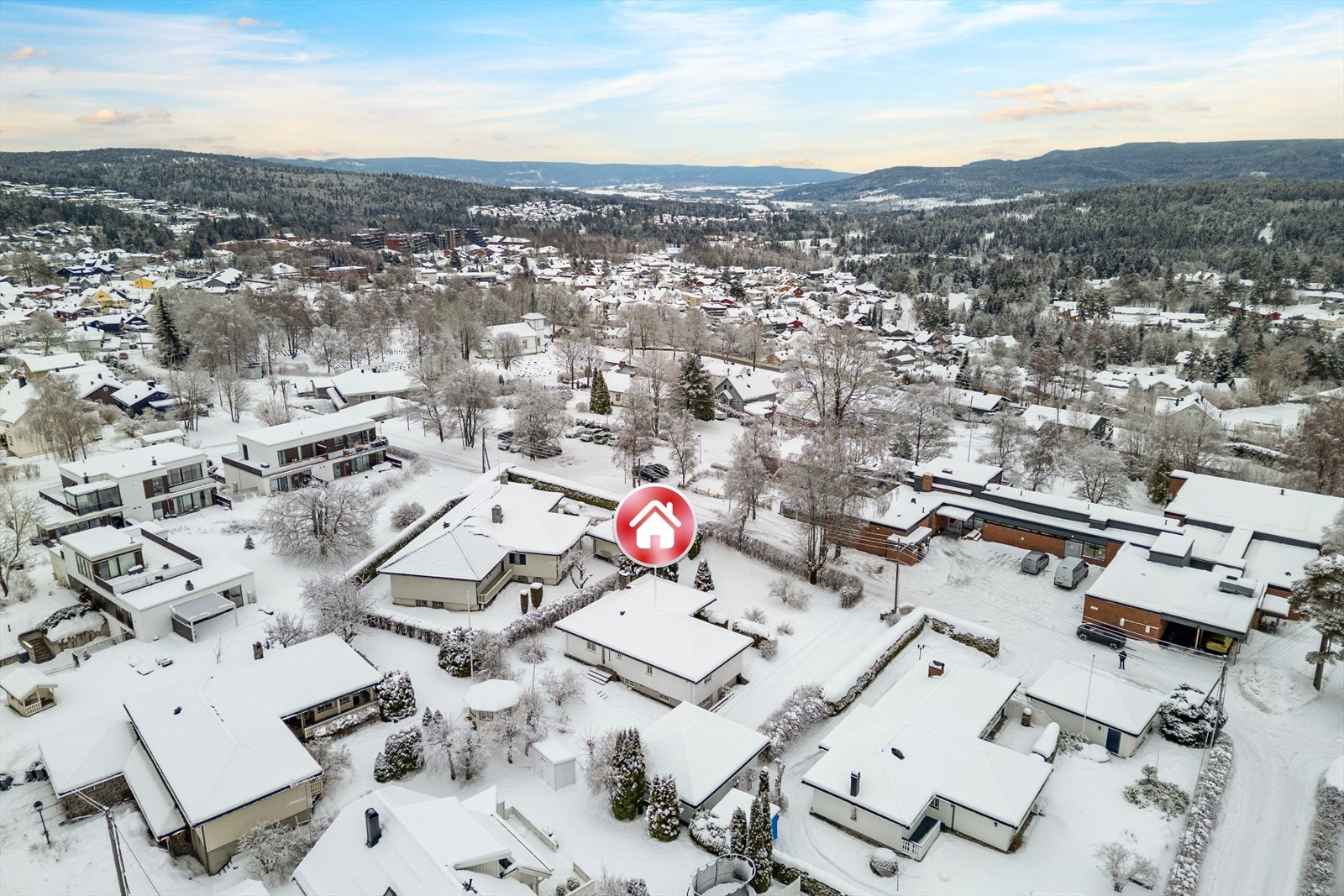 Meget god beliggenhet i barnevennlige, solrike omgivelser Galleribilde