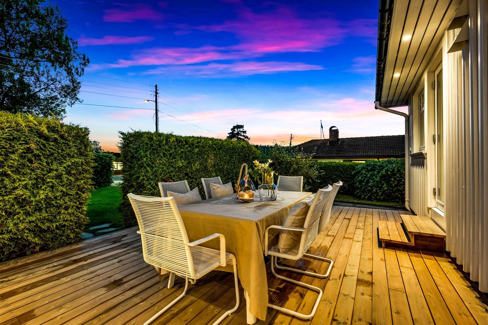 Den flotte terrassen i kveldsstemning Galleribilde