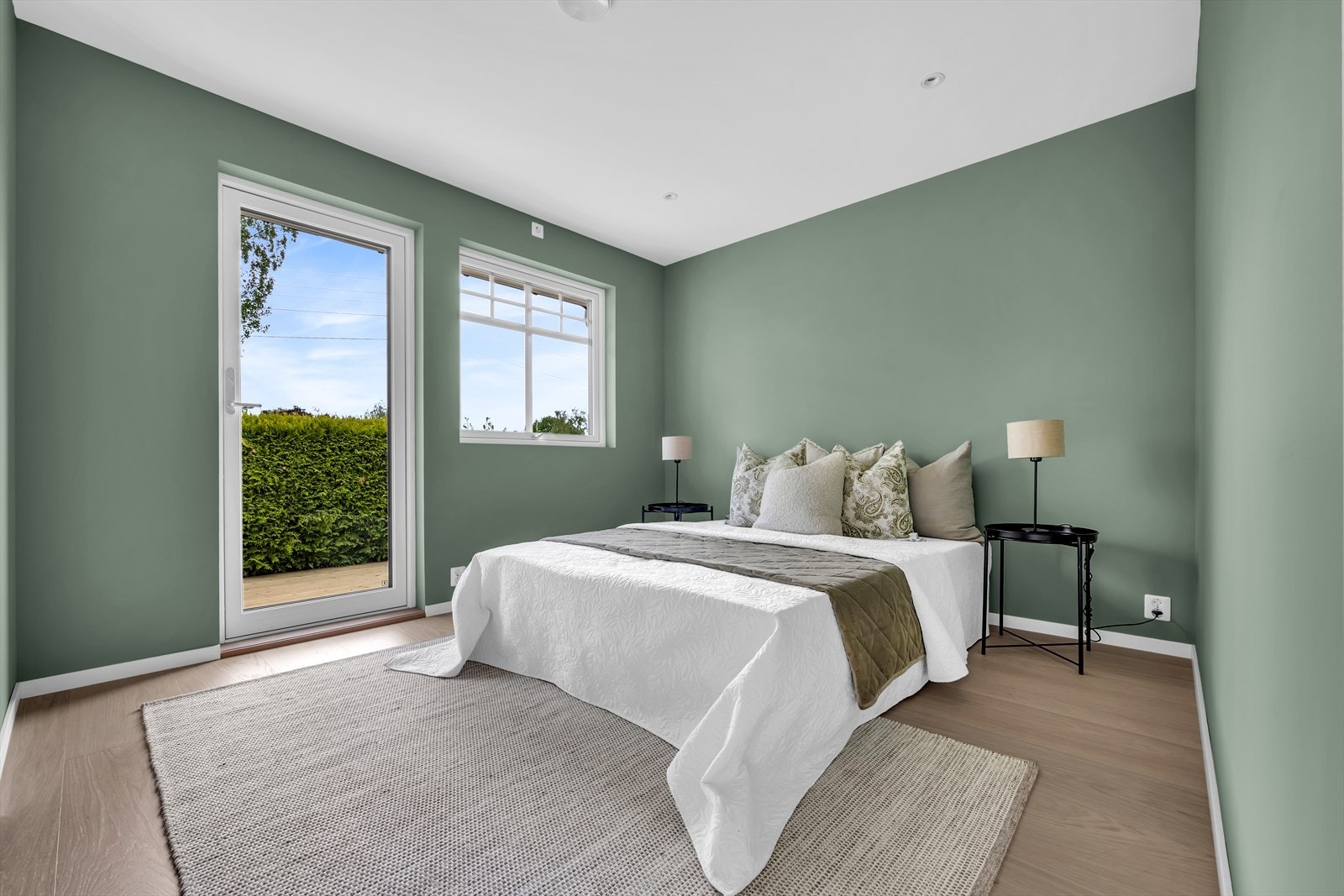 Soverom 1 med utgang til terrassen Galleribilde