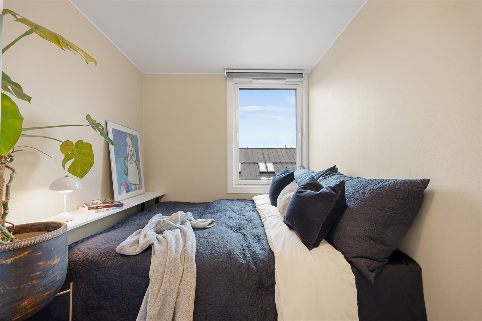 Alle innvendige dører ble skiftet i 2020 til malte, glatte dører. Galleribilde