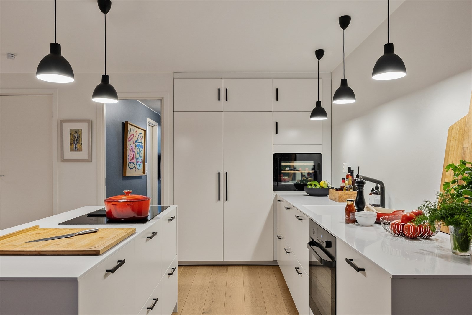 For økt sikkerhet er det montert komfyrvakt over induksjonstoppen. Galleribilde