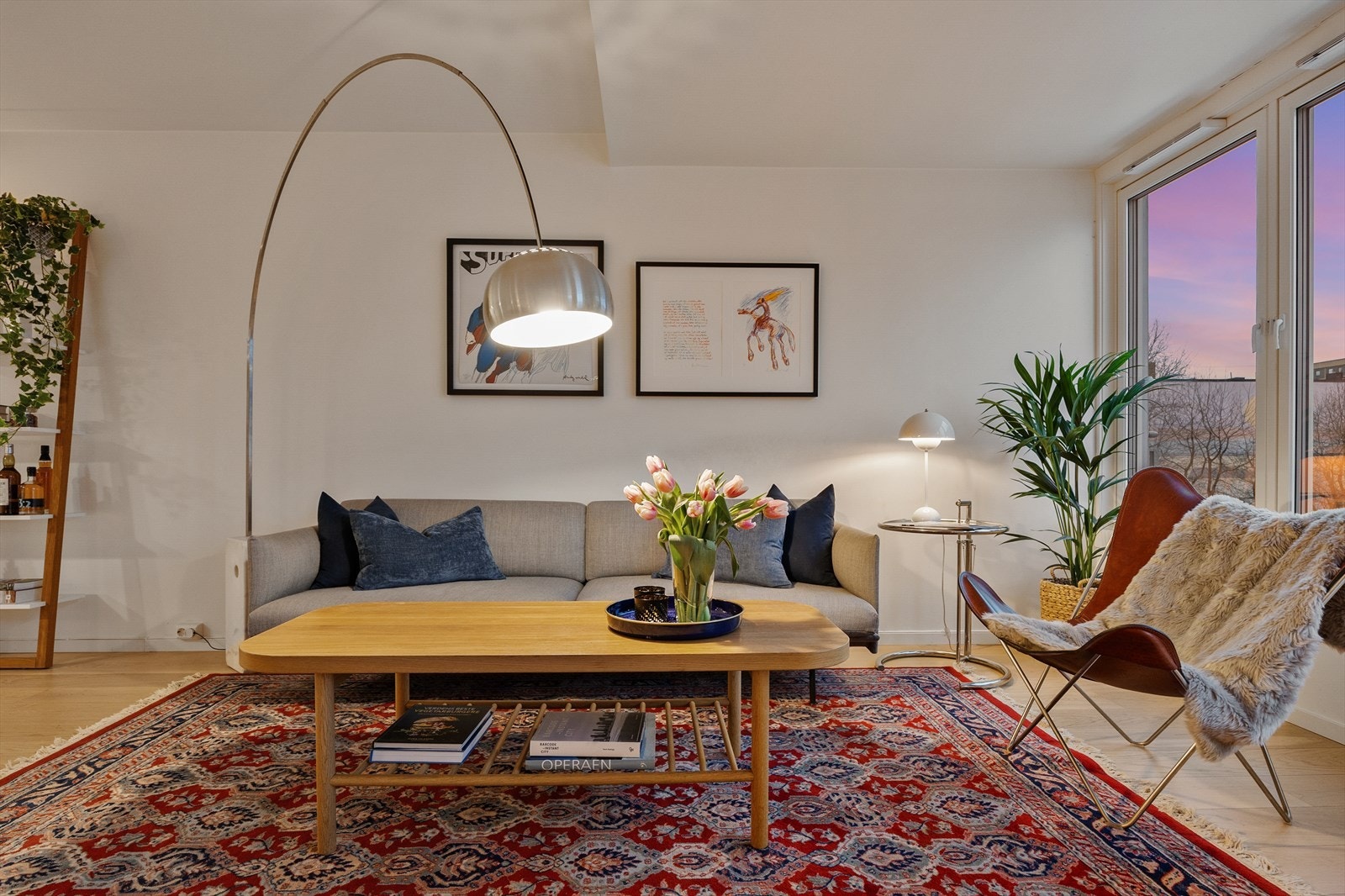 Fra stuen er det direkte utgang til en privat balkong på 7 m². Galleribilde