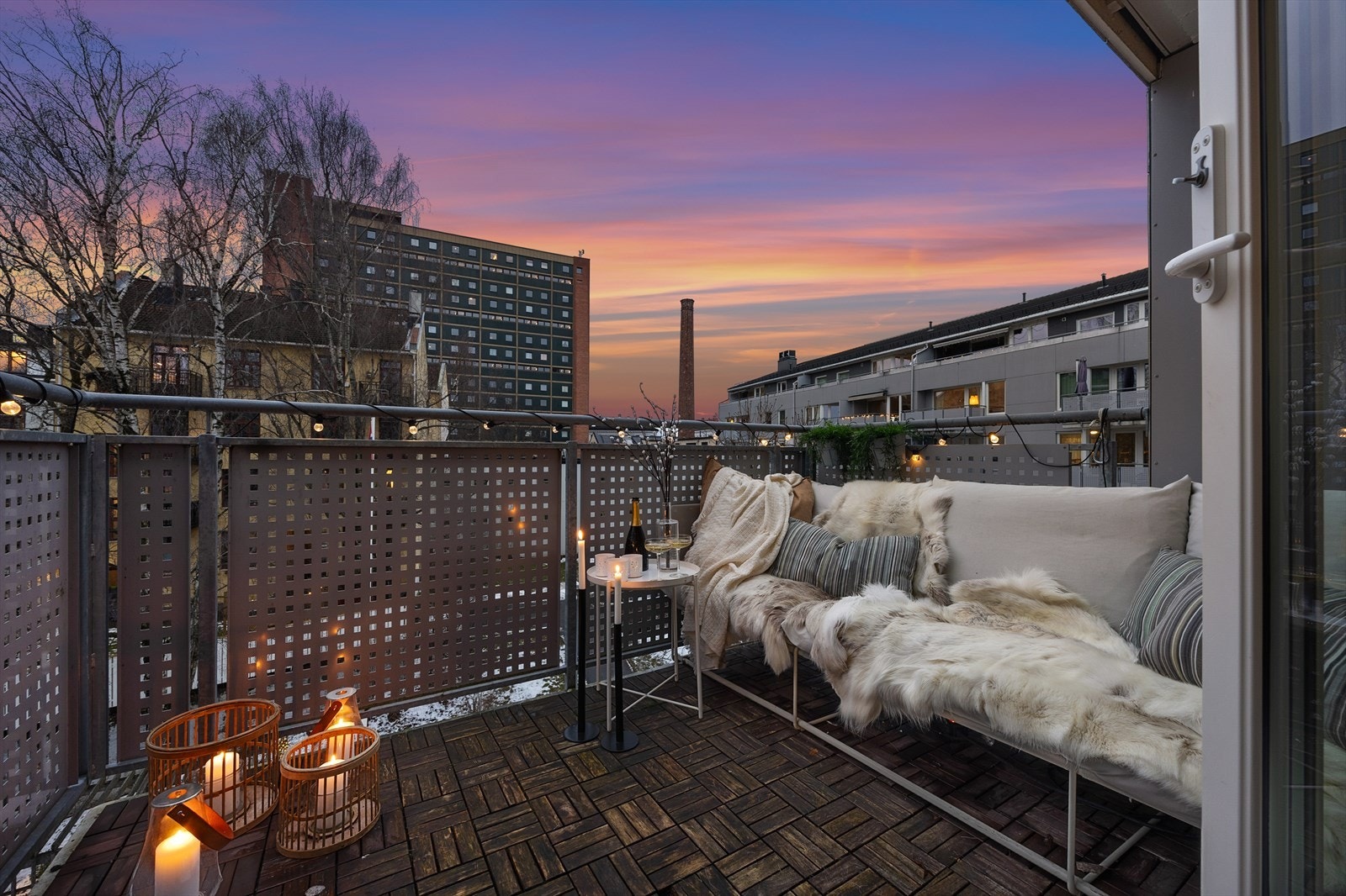 Balkongen på 7 m² har god plass til en sittegruppe for hyggelige kvelder. Galleribilde