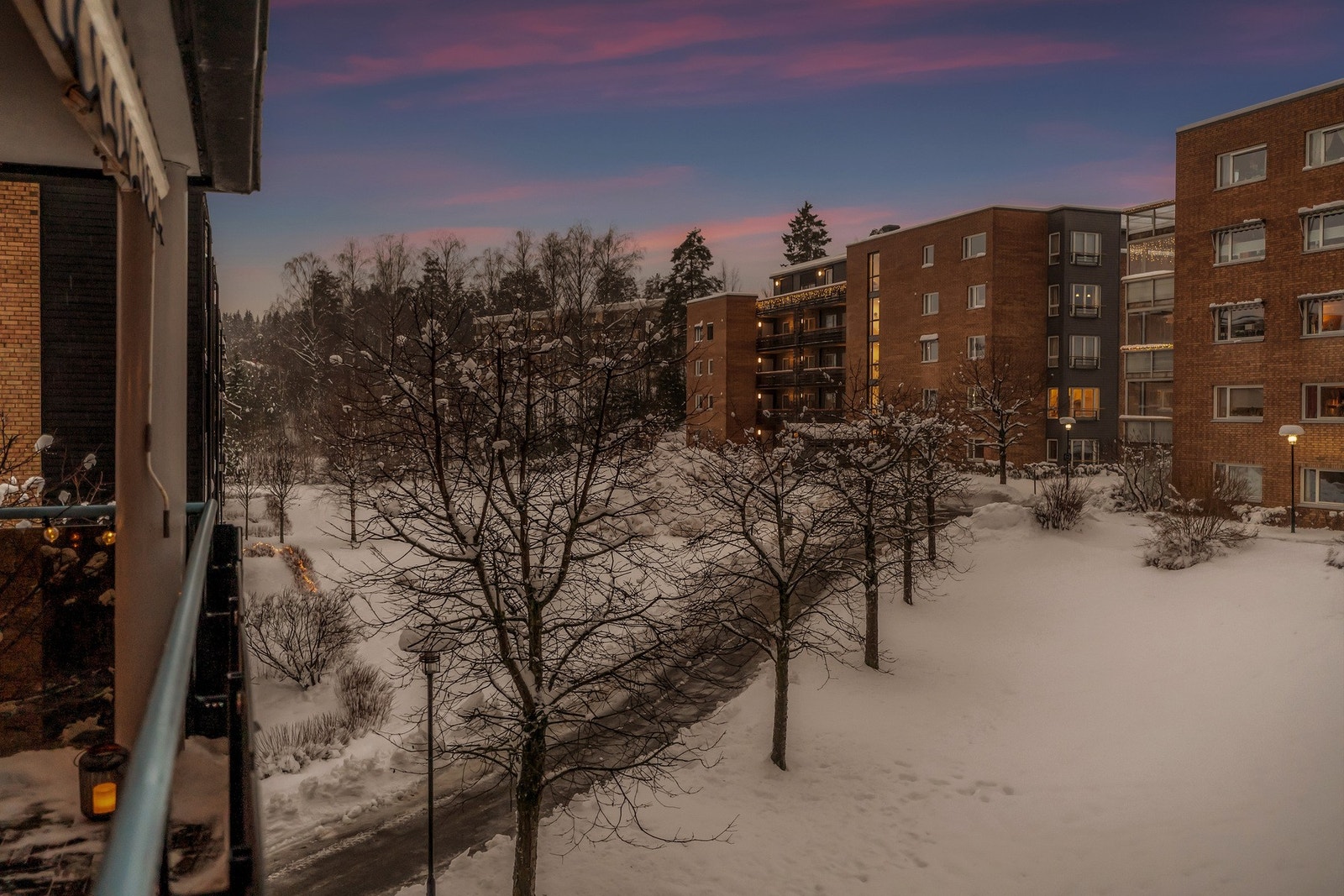 Lunt i vakre omgivelser. Galleribilde