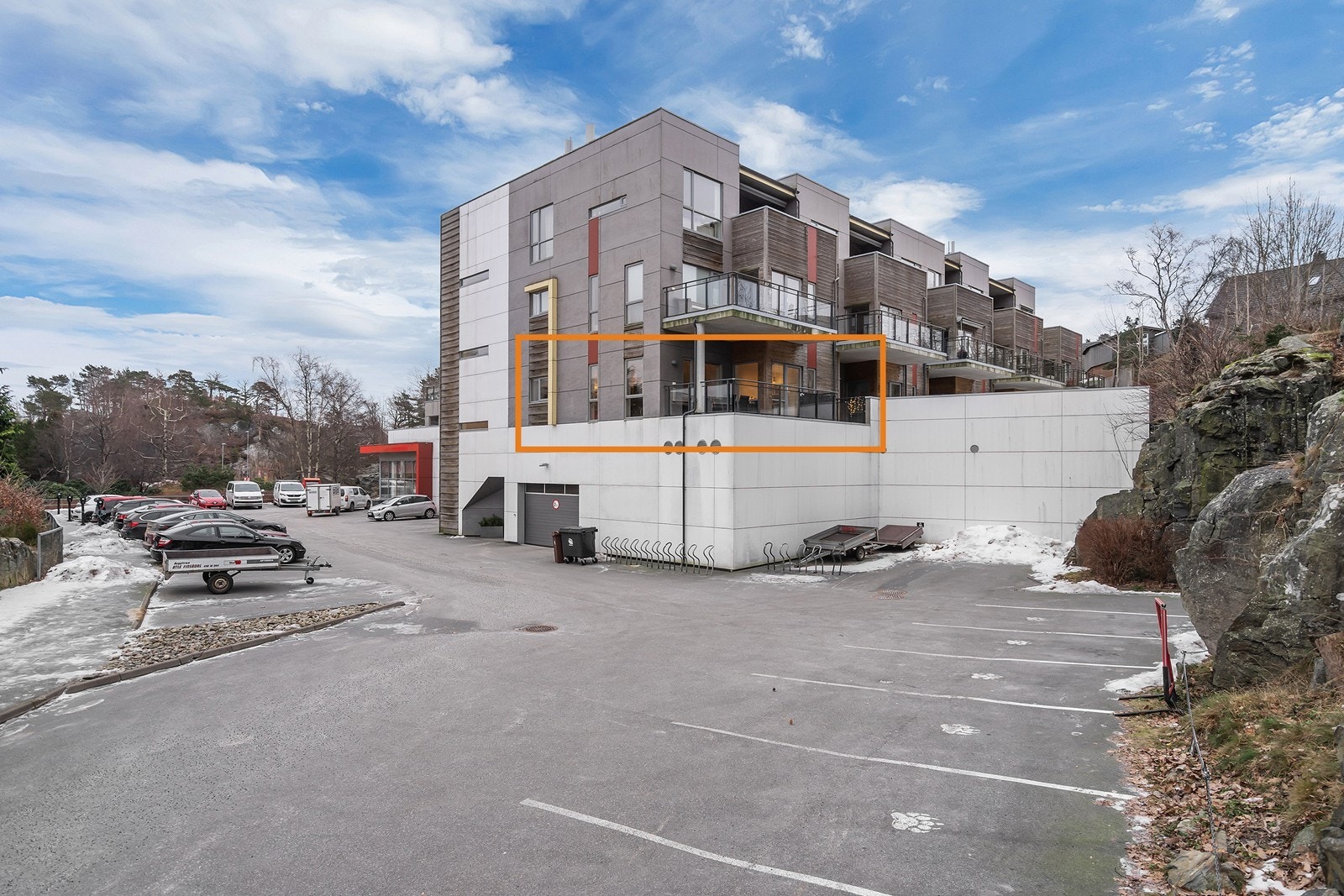 Grågåsveien ligger i et etablert og rolig område, med korte avstander til de fleste fasiliteter. Galleribilde