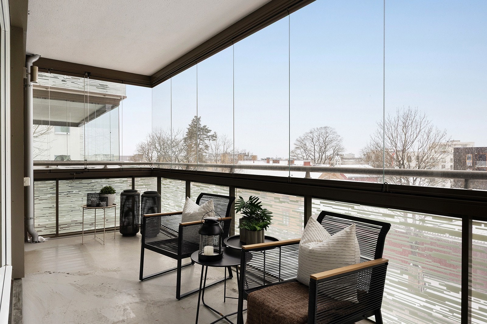 Ligger fritt til med utsikt over nærområdet. Galleribilde