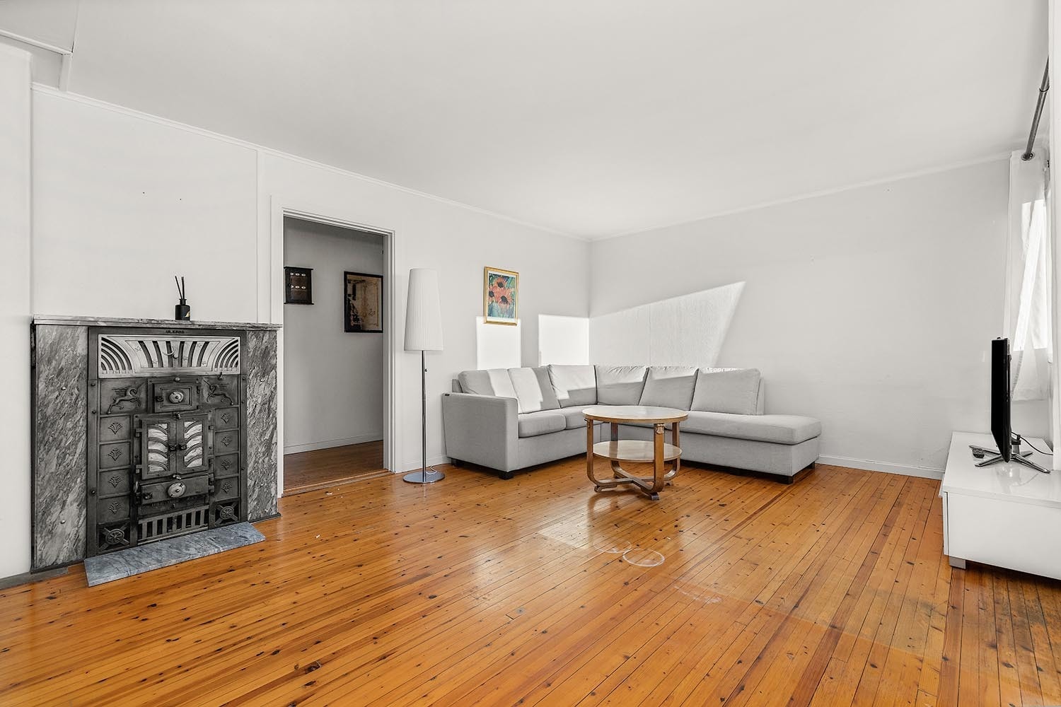 Stue 2. etasje med utgang til stor solrik sydvestvendt balkong Galleribilde